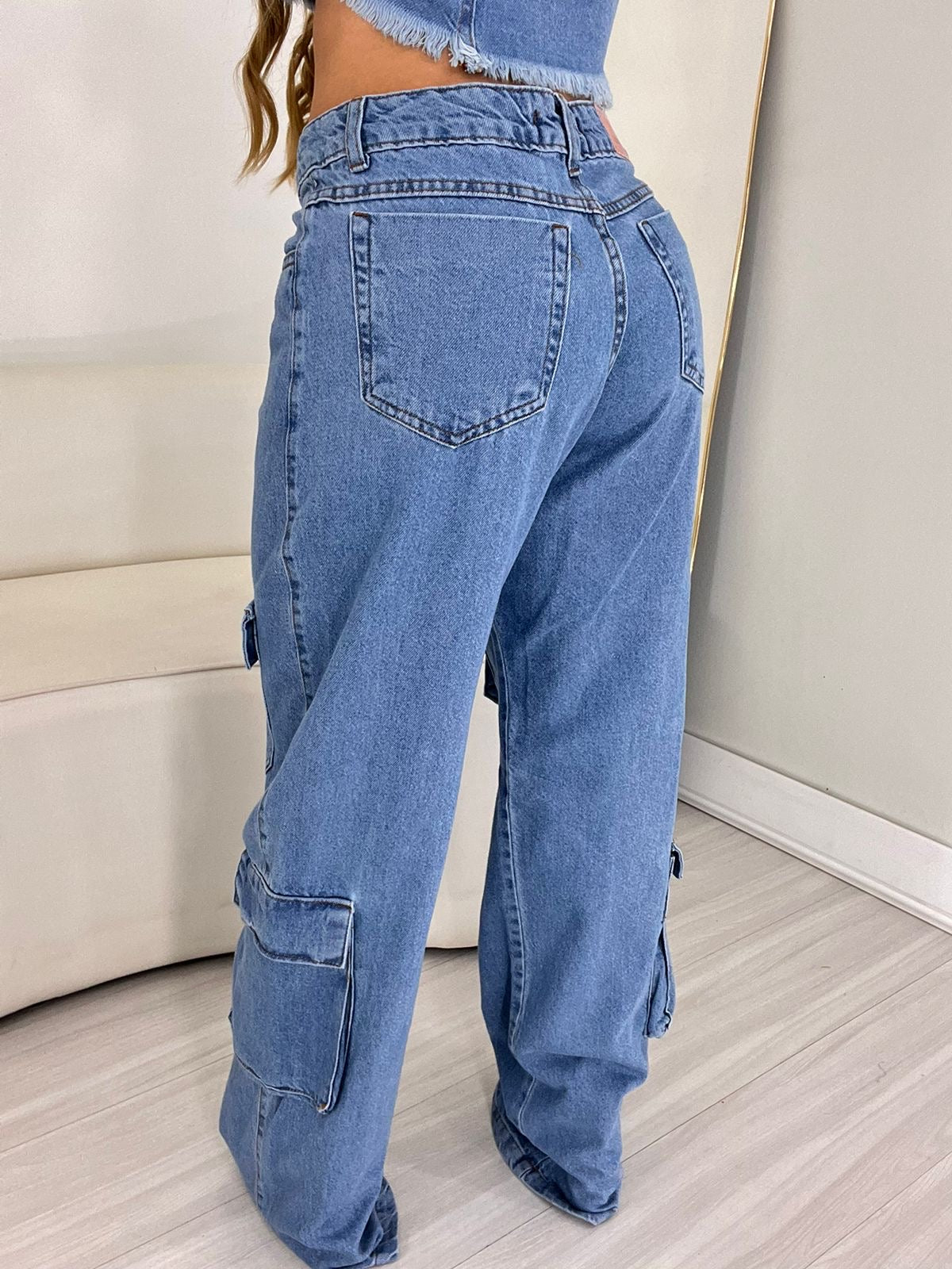 Calça Wide Jeans Claro Bolso Frontal