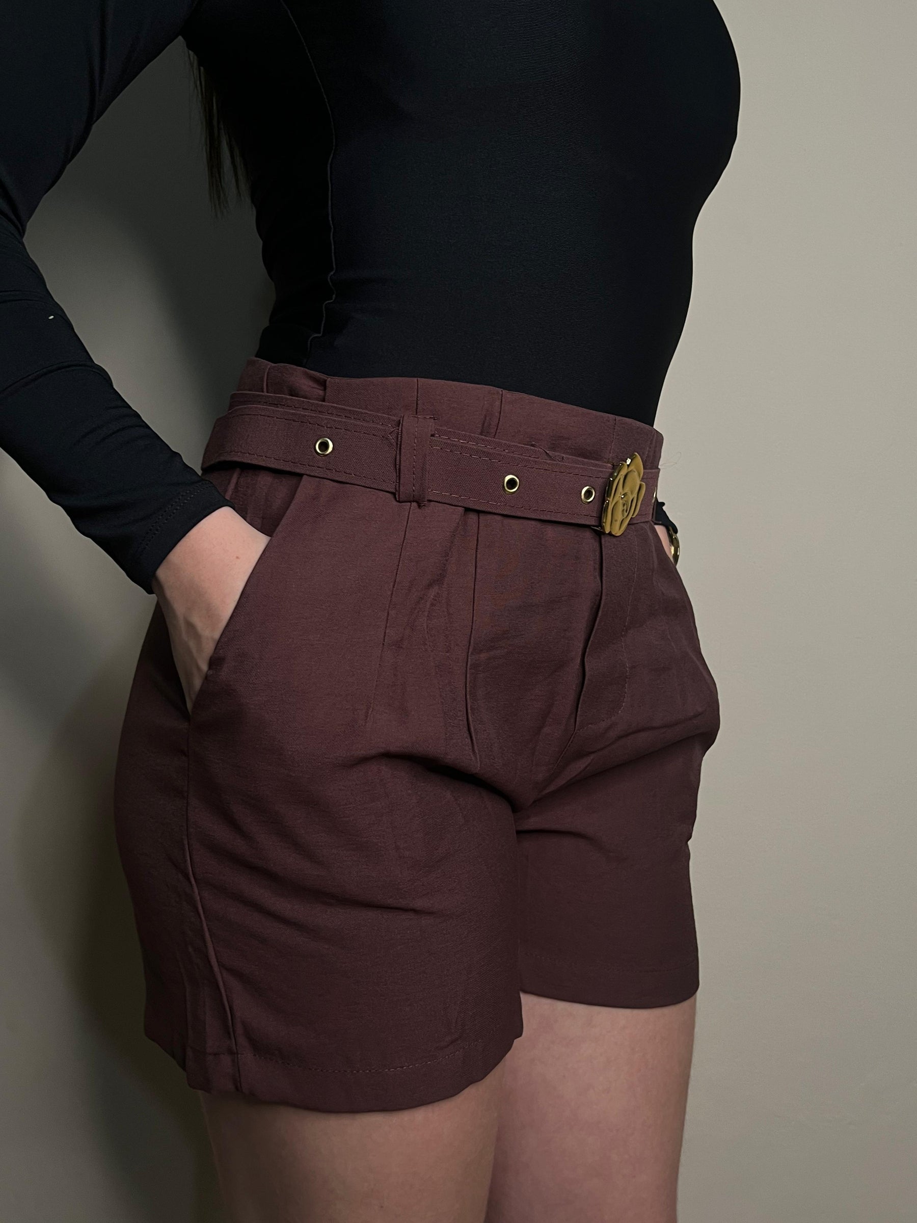 Short Feminino Tecido Marant com Cinto Flor