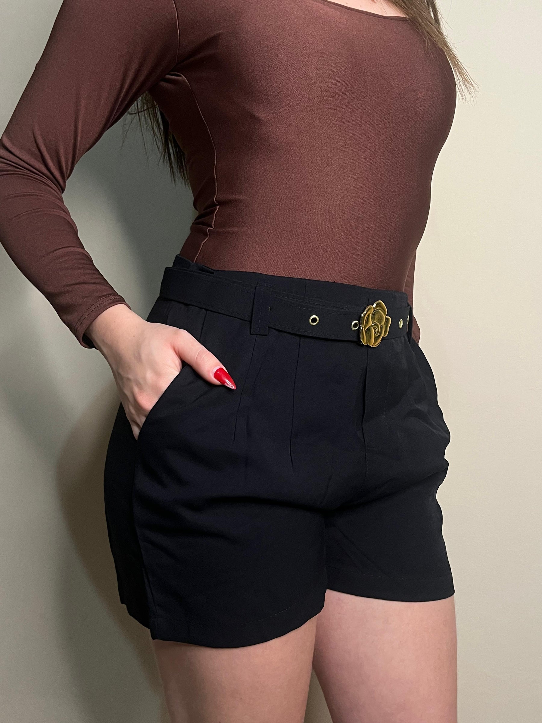 Short Feminino Tecido Marant com Cinto Flor