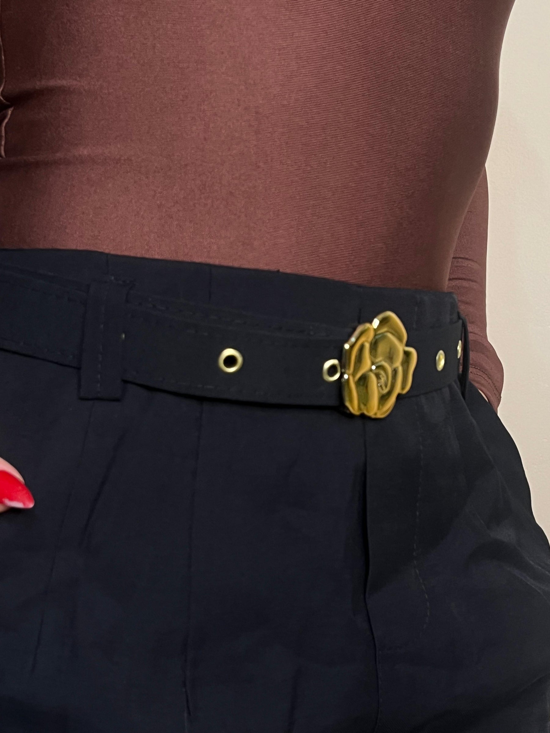 Short Feminino Tecido Marant com Cinto Flor