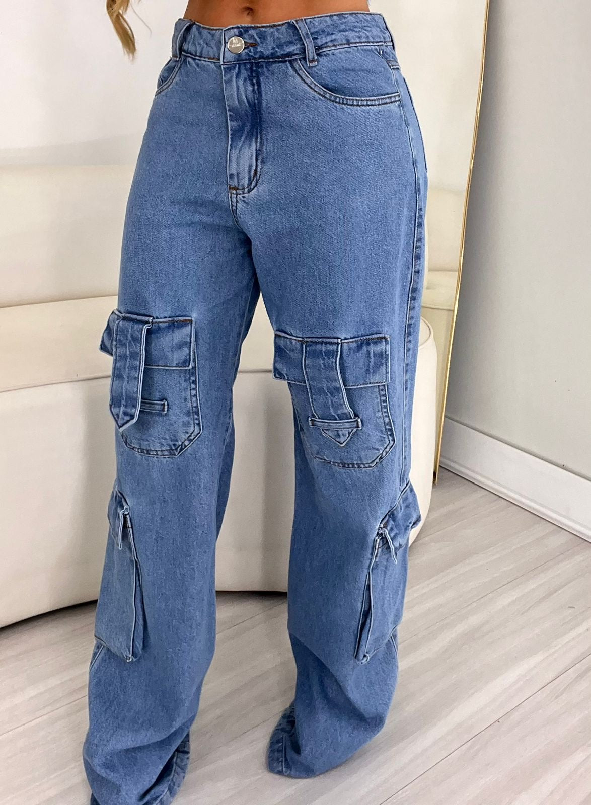 Calça Wide Jeans Claro Bolso Frontal