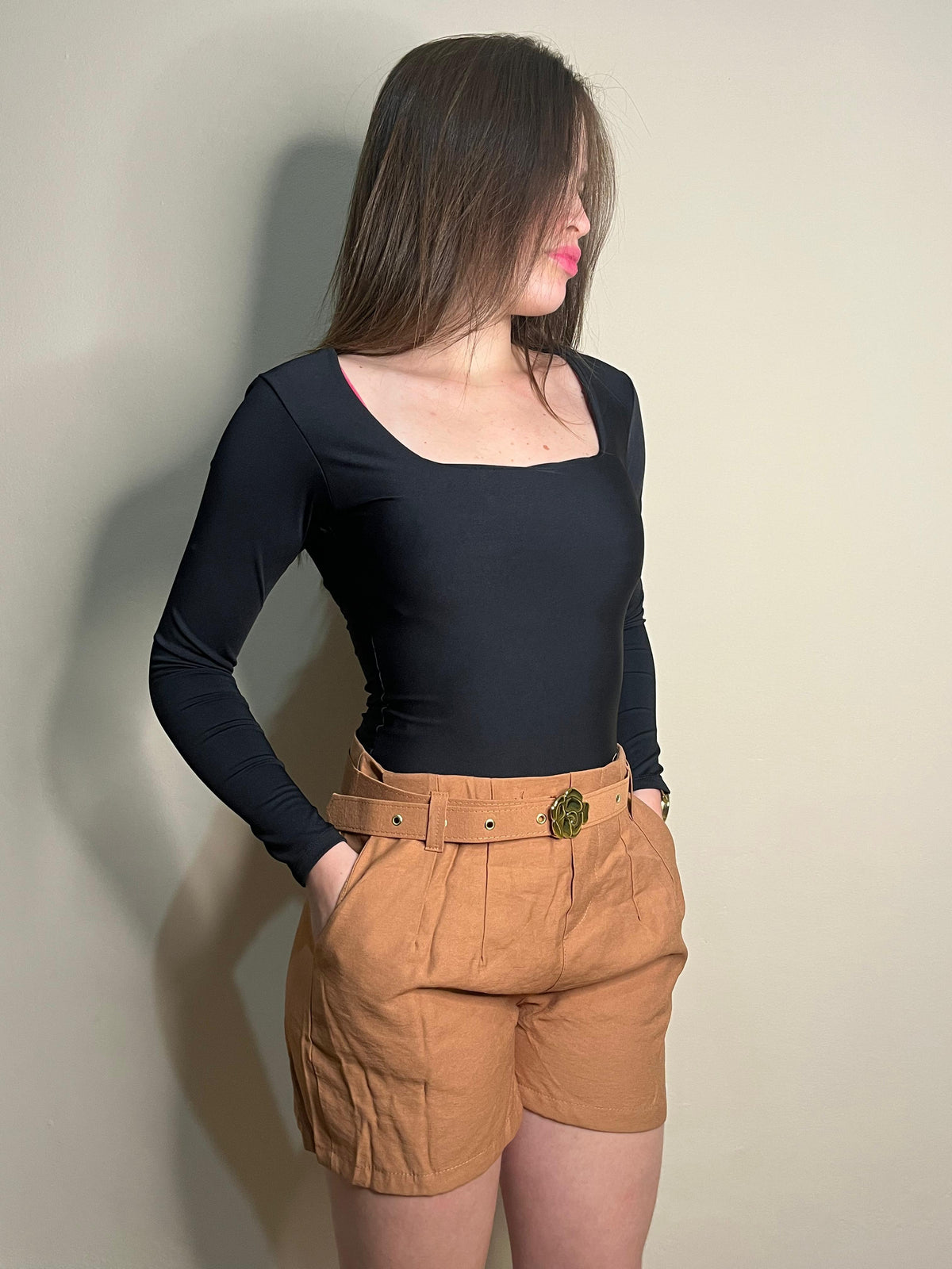 Short Feminino Tecido Marant com Cinto Flor