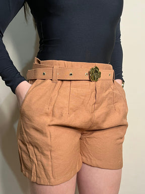 Short Feminino Tecido Marant com Cinto Flor